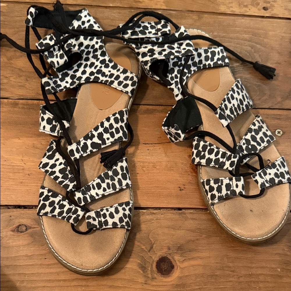 Old Navy Black and White Strappy Sandals